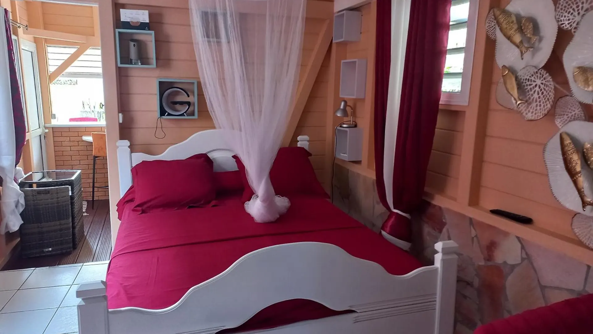 Joli Appartement contacts